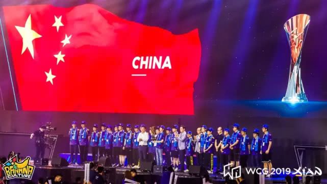  电竞少年砥砺前行追逐电竞梦想