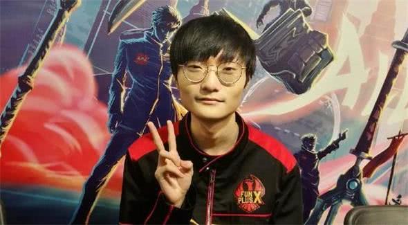  电竞天才少年首夺世界冠军宝座