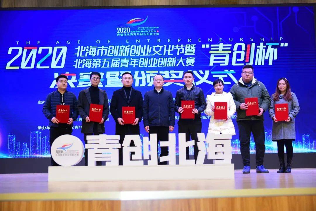  电竞新星闪耀赛场，青年选手勇夺桂冠