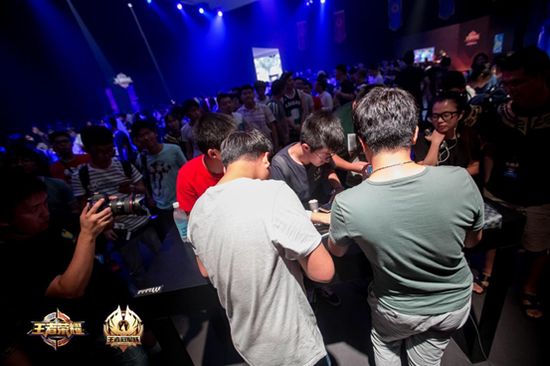  电竞场馆科技升级，沉浸式体验震撼登场