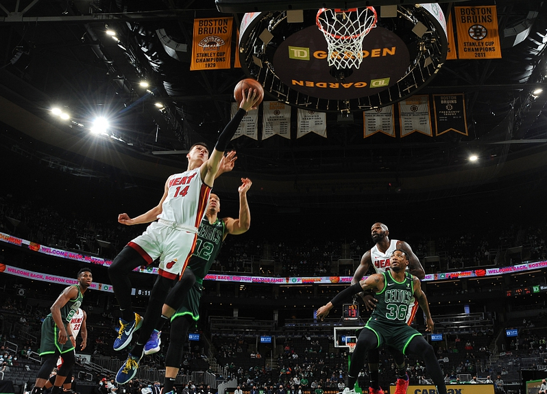 末节逆转高潮迭起演绎篮球魅力