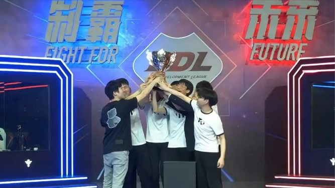  老将新人同台竞技书写电竞传奇