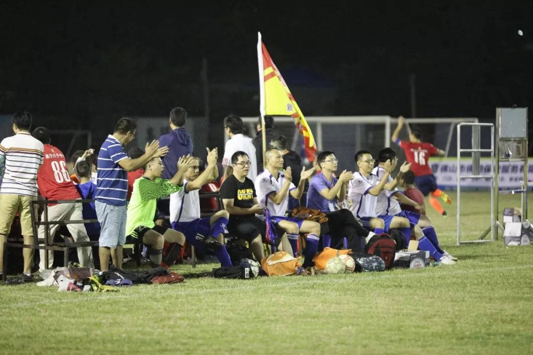  季后赛激战正酣，强队对决火花四射